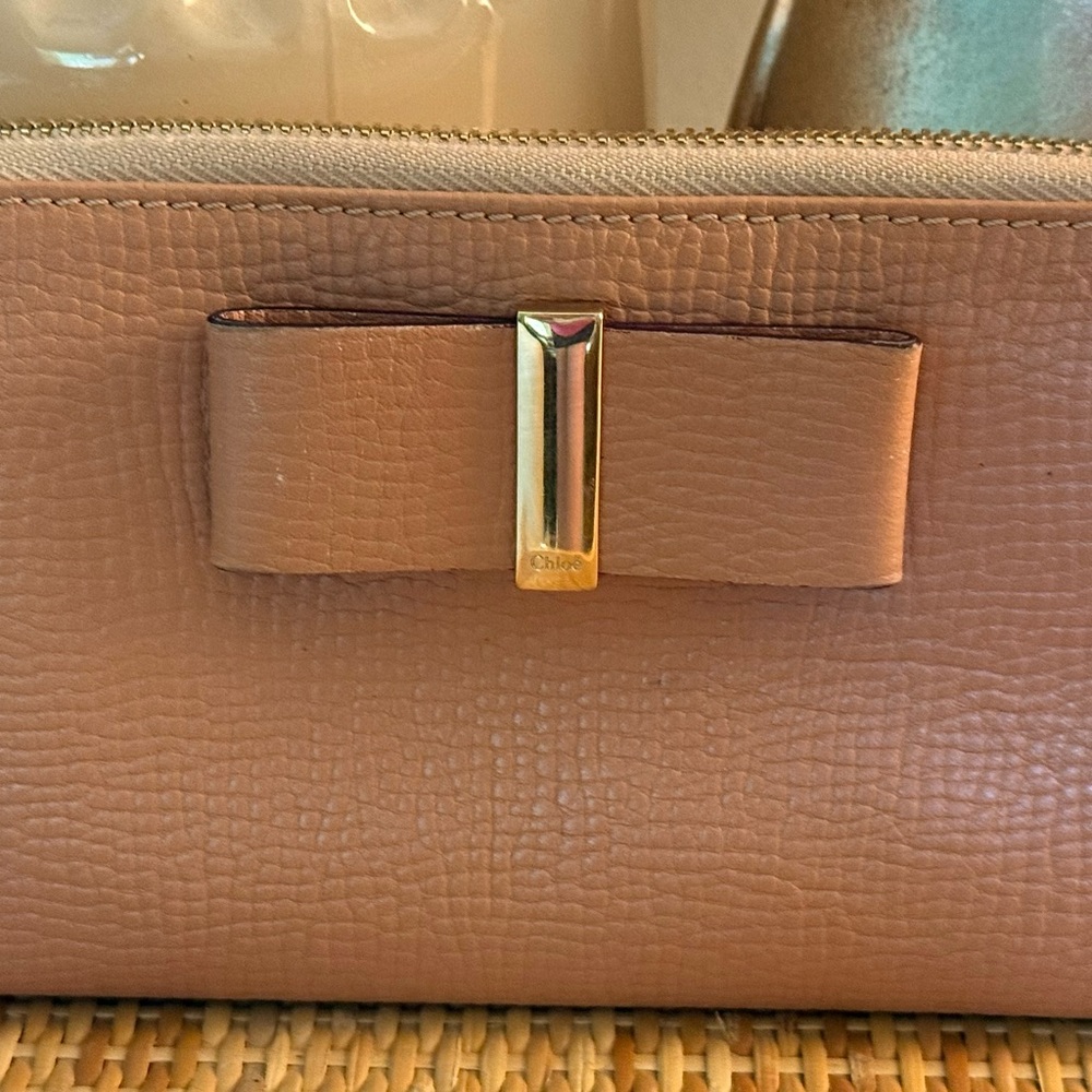 CHLOE Pink Leather Pink&Gold Ribbon Bow Zip Around Clutch Wallet w/Dust Bag &Box - Picture 2 of 14